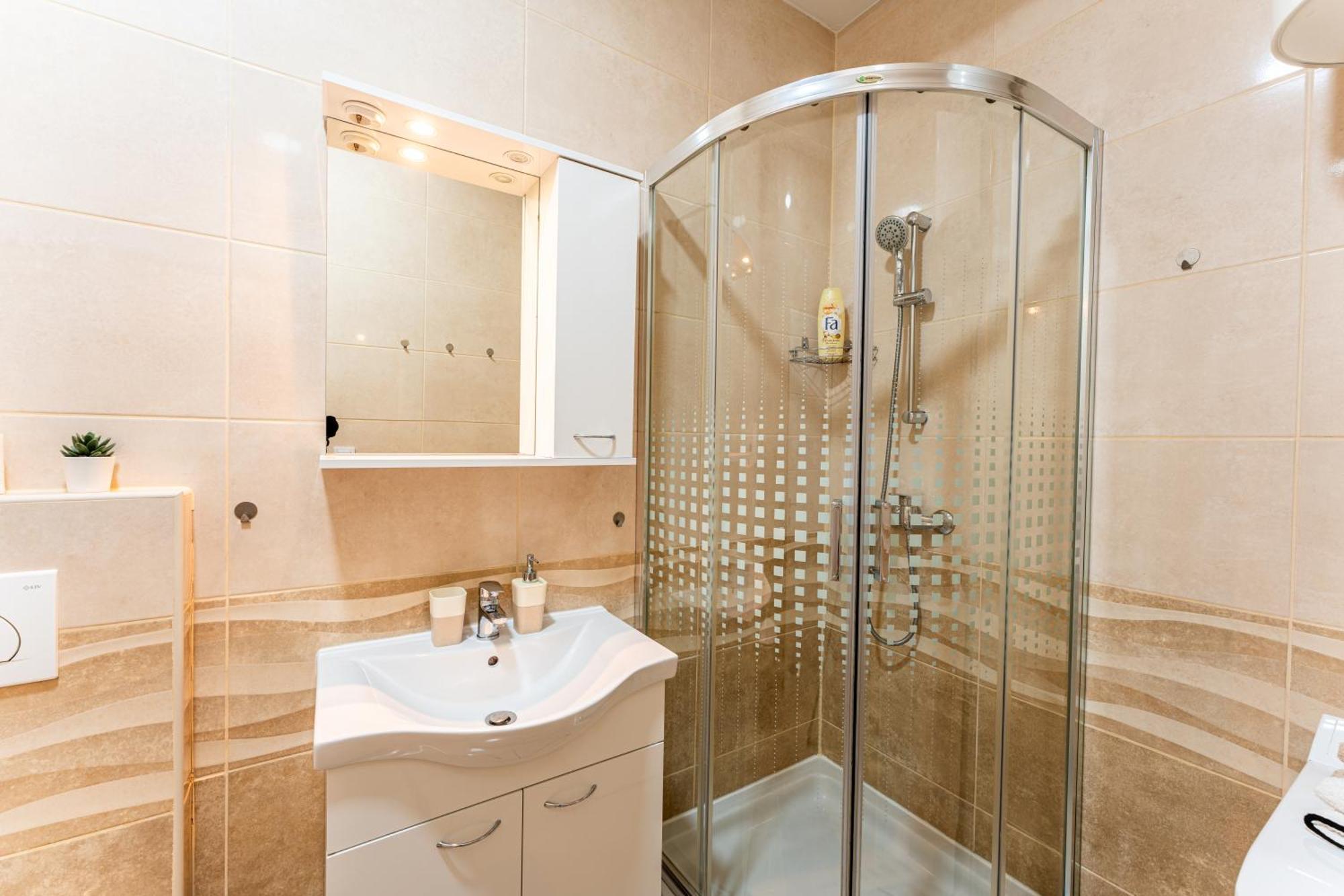 Apartment Flex Selfcheckins 153 - - 2 Bedrooms - Parking - Centre Zagreb
